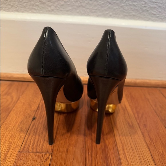 $1,100 Charlotte Olympia Dolly Black Leather pumps gold stilettos heels revolve - Picture 8 of 9